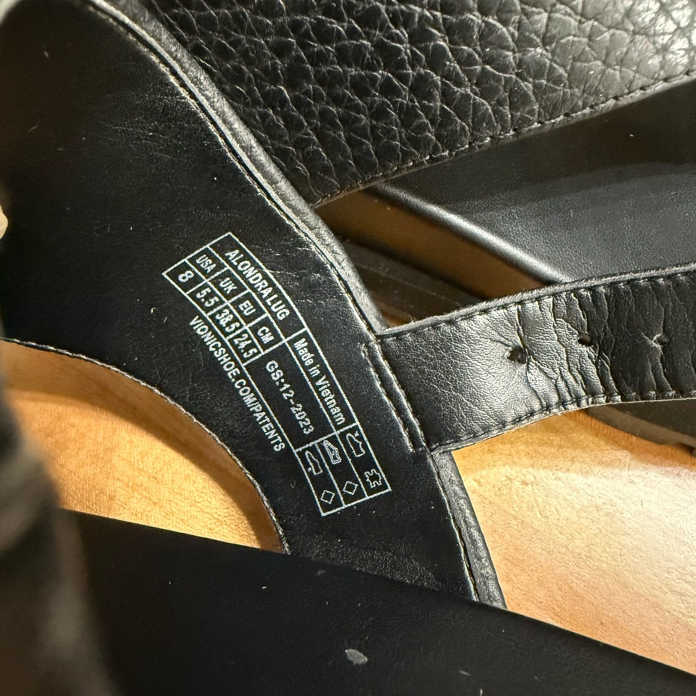 Vionic Alondra Lug Orthopedic Sandle - Picture 2 of 5